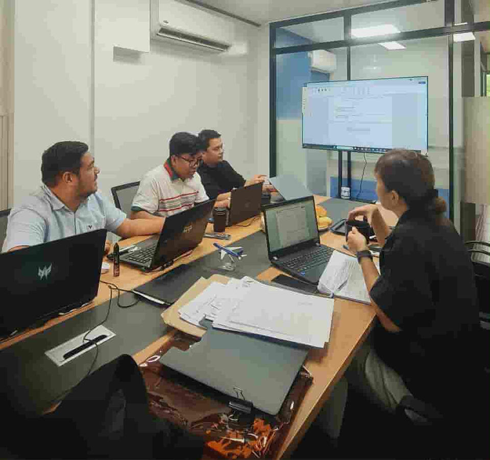 Focused team discussion during a technical session. Focused team discussion during a technical session.